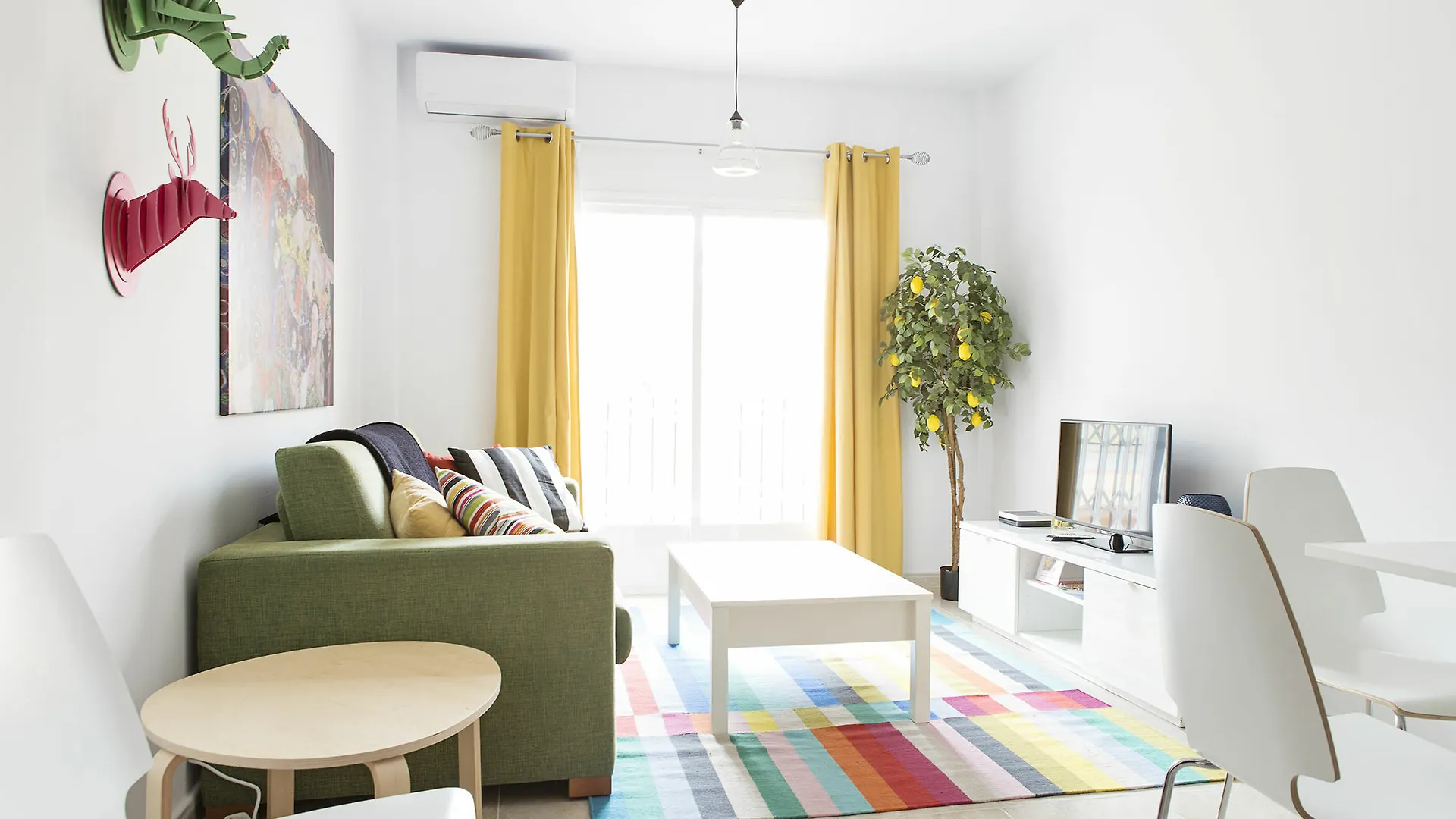 Hello Malaga Flat Delicias contacts